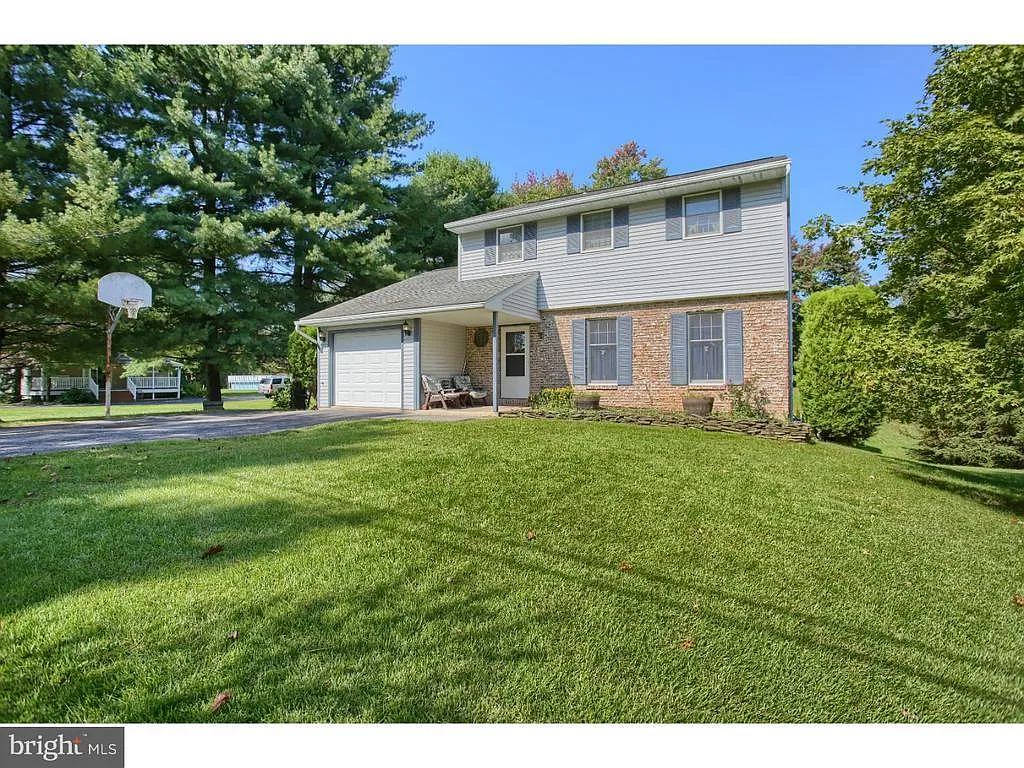 61 Ogden Dr photo 1