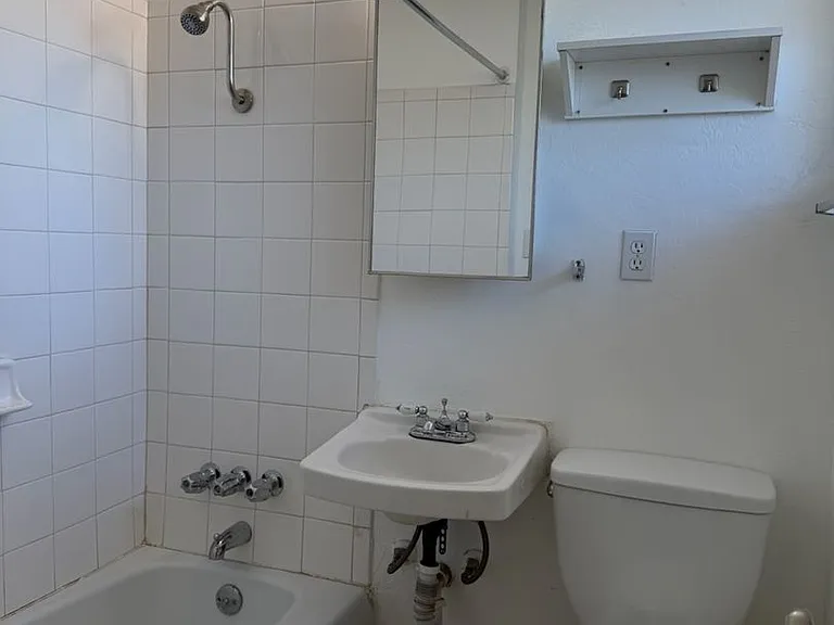 512 W Atkins Ave — Photo 8