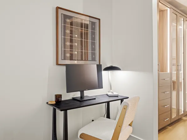 389 Manhattan Avenue image 17 of 38