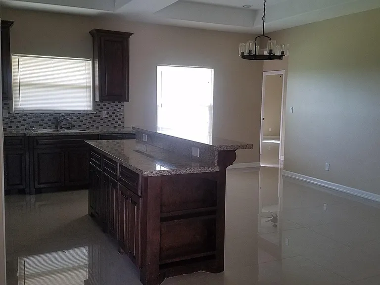 1425 White Oak Dr W — Photo 3