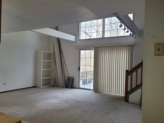 3rd image of 1423 Oakleaf Ln