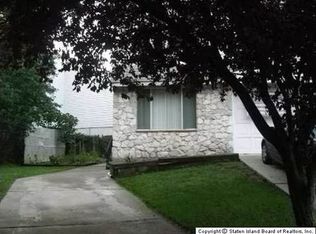 71 Oak Ln, Staten Island, NY 10312
