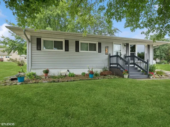 213 Pine St, Waverly, IA 50677