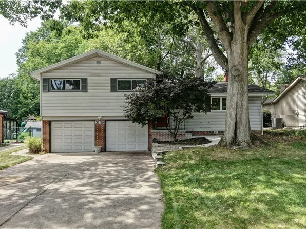 3136 Englewood Dr, Stow, OH 44224