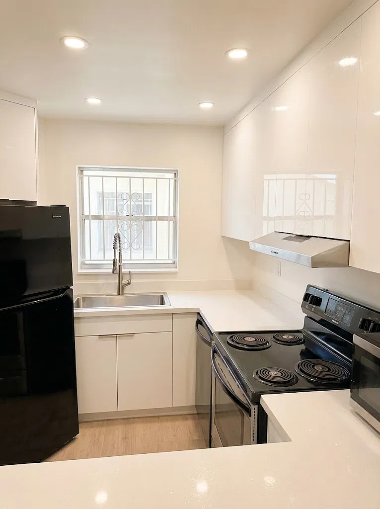 2 bed, 1096 sqft, $2,300 — Photo 2