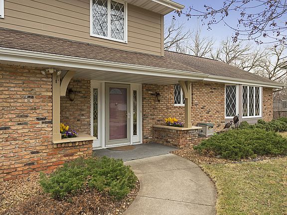 4th image of 4579 Greenwood Dr