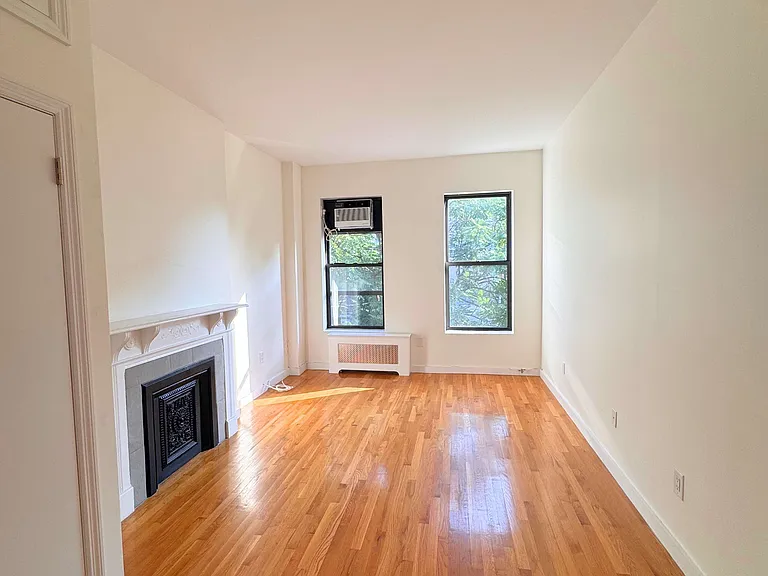 135 W 75th St #5R — Photo 1