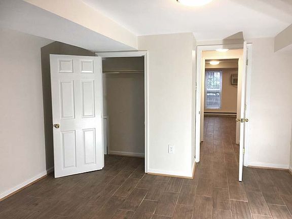 5th image of 17 14th St SE APT B