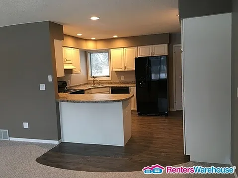 712 26 1/8 St — Photo 3