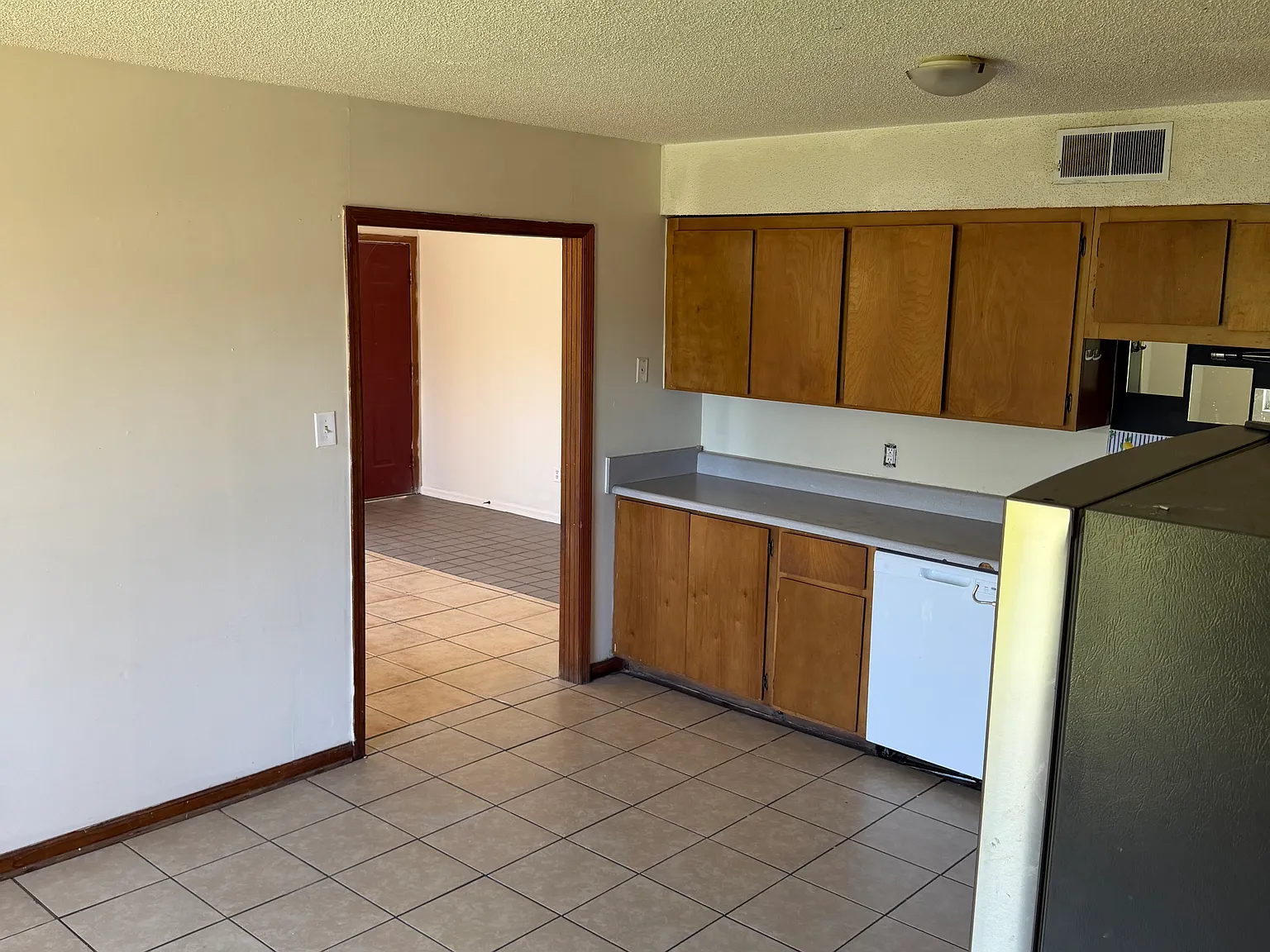 4 bed, 3.0 bath, 2047 sqft, $2,500 — Photo 4