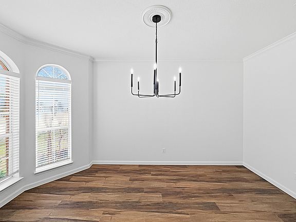 4th image of 730 Fairlawn St