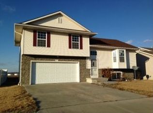 208 Kestrel Ct, Council Bluffs, IA 51501