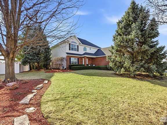 2nd image of 149 Willowwood Dr N