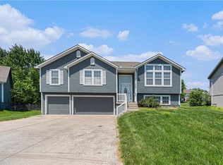 704 SE 15th St, Lees Summit, MO 64081
