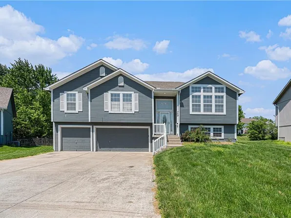 704 SE 15th St, Lees Summit, MO 64081