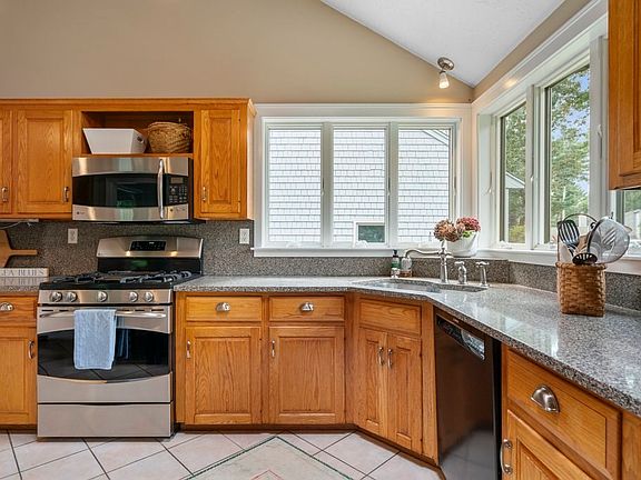 2nd image of 21 Trout Farm Ln