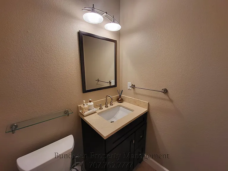 1727 Southgate Dr — Photo 4