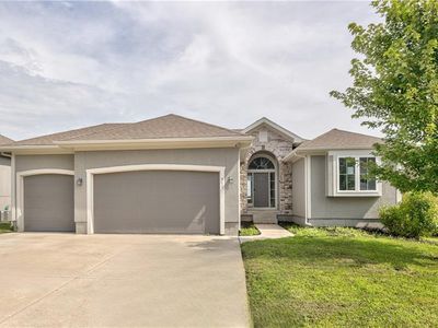 913 SE Forest Ridge Ct, Blue Springs, MO, 64014