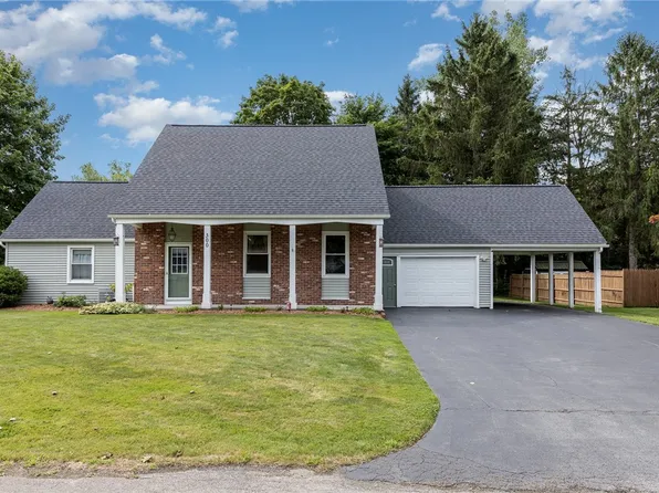 300 Woodside Dr, Newark, NY 14513