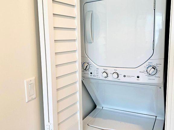 5th image of 1629 N Fairfield Ave #2