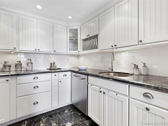 3rd image of 2625 Collins Ave APT 1509