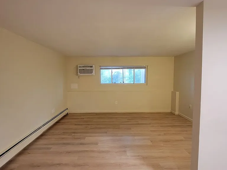 81 Fisherville Rd — Photo 3