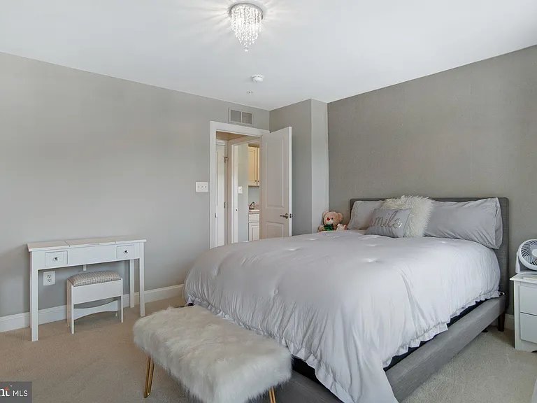 14202 Bentley Park Dr — Photo 33
