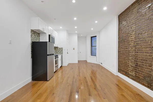 Rented by Cooper & Cooper Real Estate | media 8