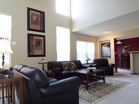 LIVING ROOM - BRIGHT 
