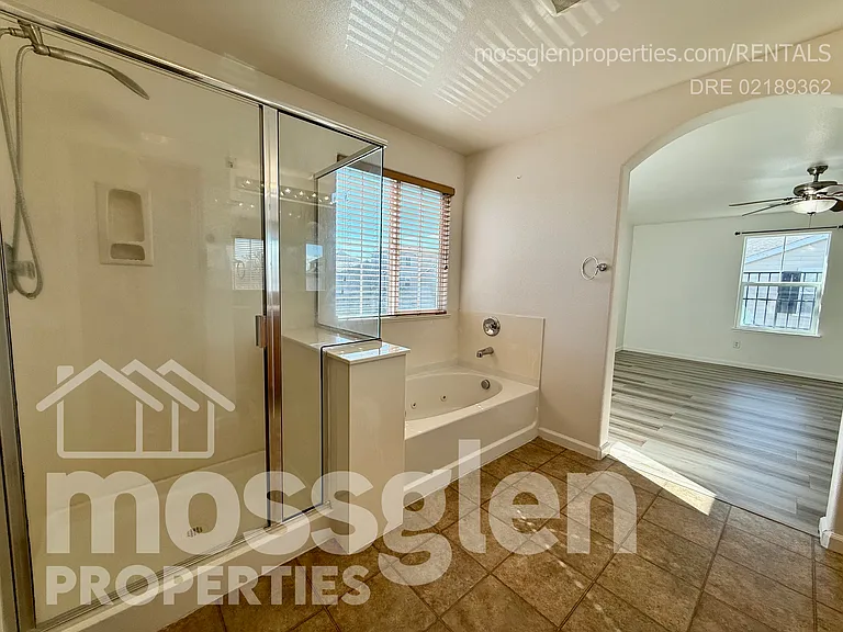 141 Chelwood Ln — Photo 17