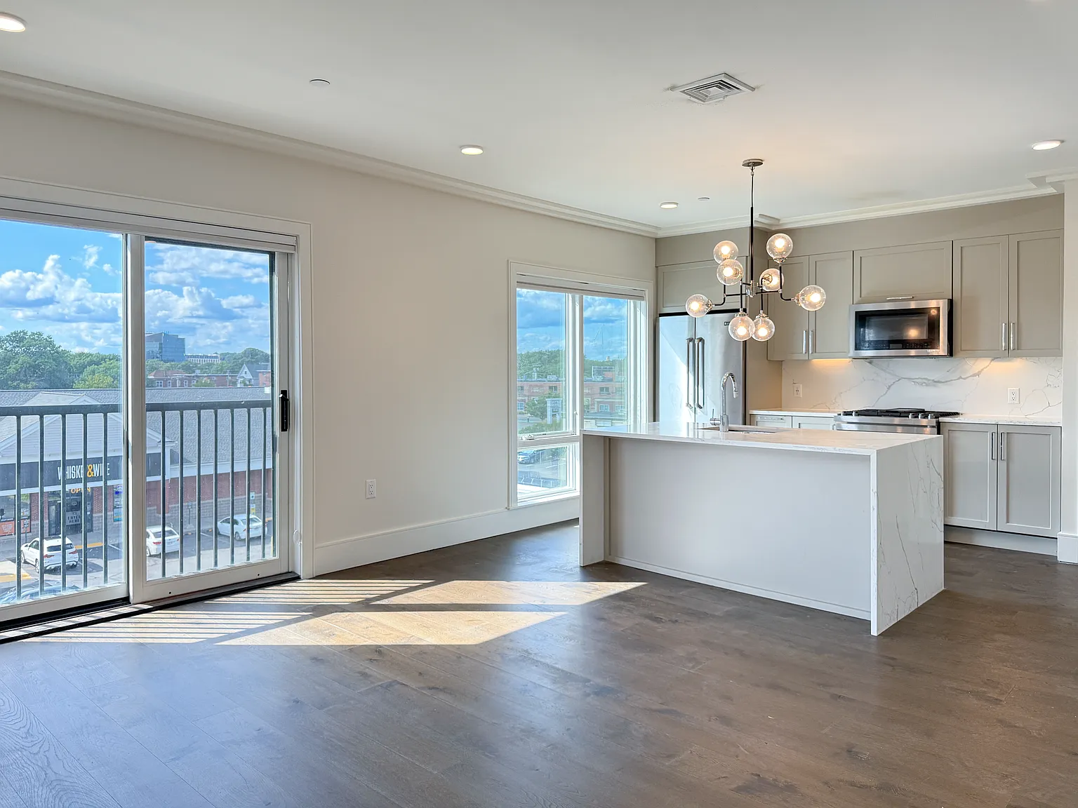 2 bed, 902 sqft, $3,275 — Photo 4