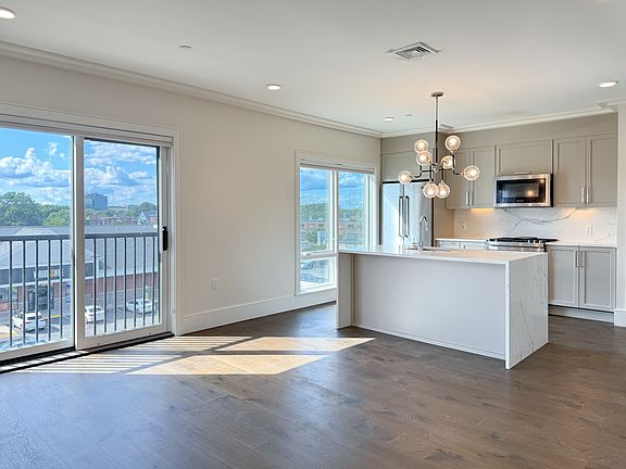 4th image of 214 Market St #406