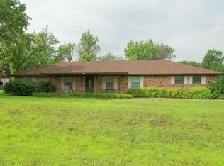 441 W McCart St, Krum, TX 76249