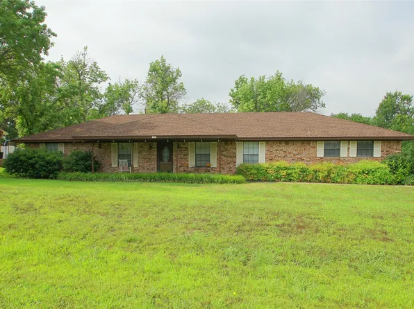 441 W McCart St, Krum, TX 76249
