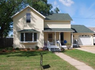 106 W Chestnut St, Pardeeville, WI 53954