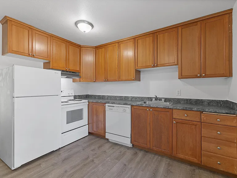 Green Tree Apartments — Photo 6
