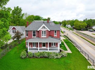 321 19th Ave N, Clinton, IA 52732