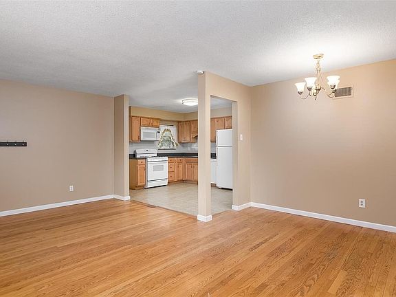 Offers an open floor plan with dining/living room being open to the kitchen.