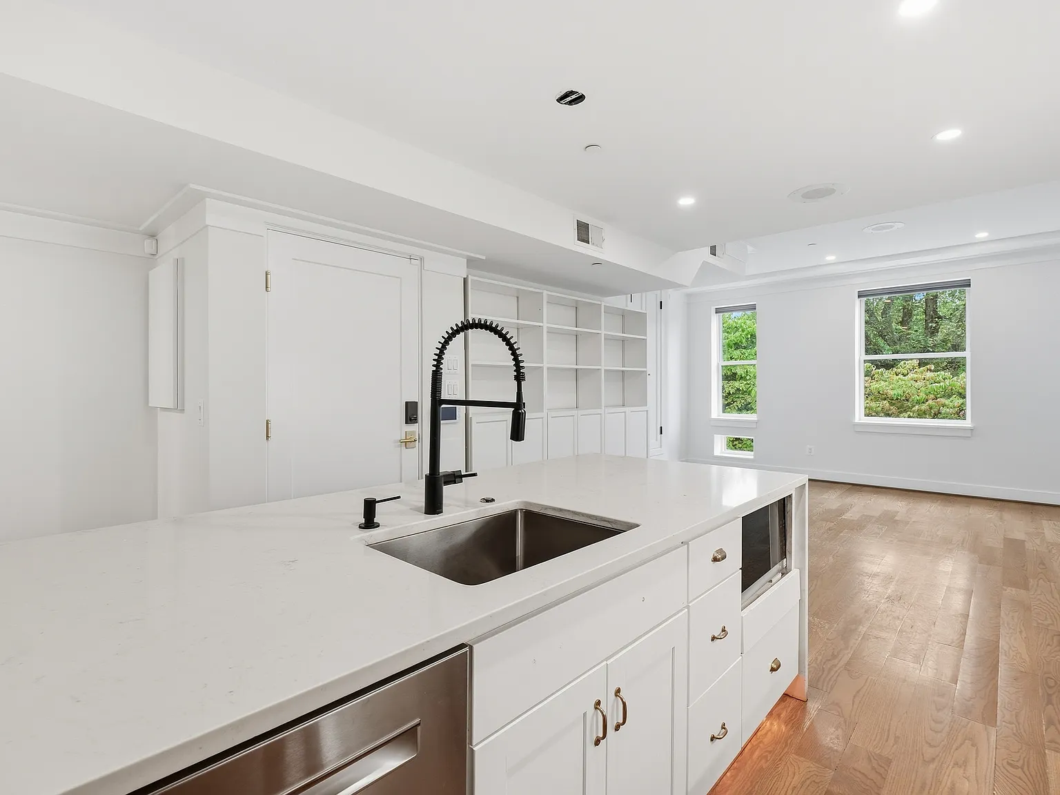 3 bed, 2.5 bath, 1100 sqft, $4,500 — Photo 2