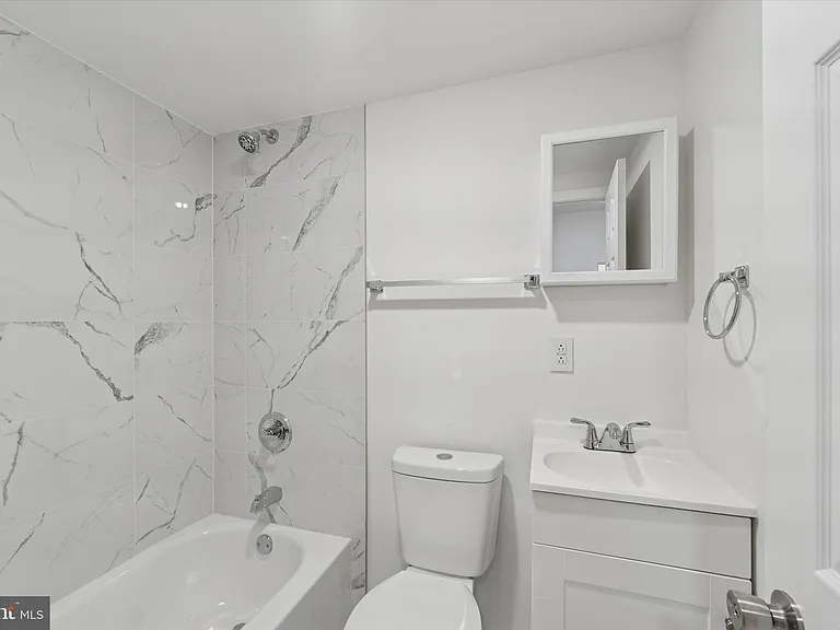 1626 N 17th St #301 — Photo 7