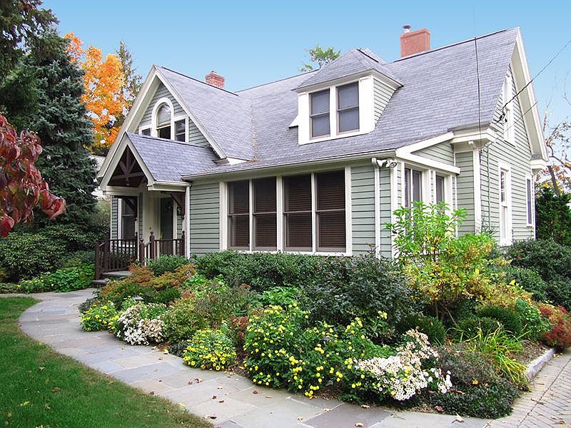 Stylish, Sunny and Sophisticated Colonial