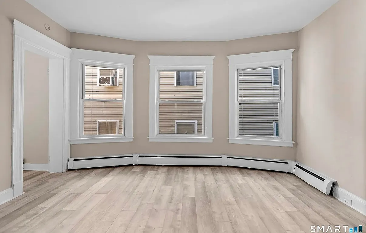 4 bed, $1,600 — Photo 3