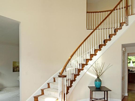 2nd image of 10001 Manor Pl