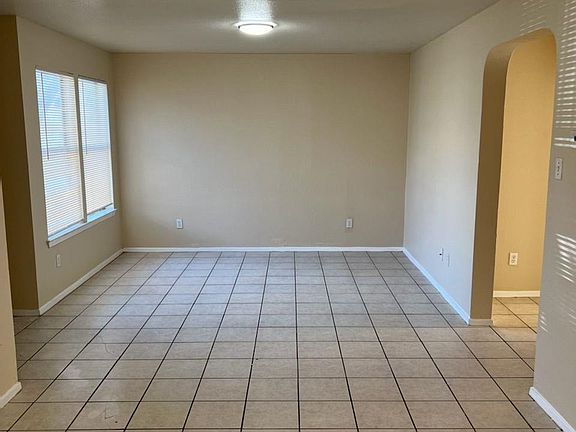 4th image of 2212 Katy Ln #D