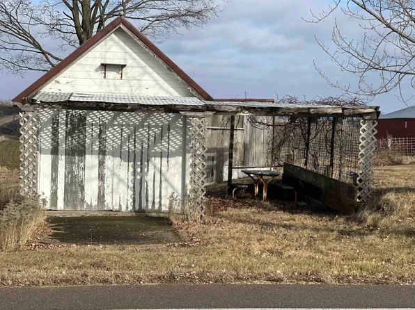 10928 150th St, Maquoketa, IA 52060