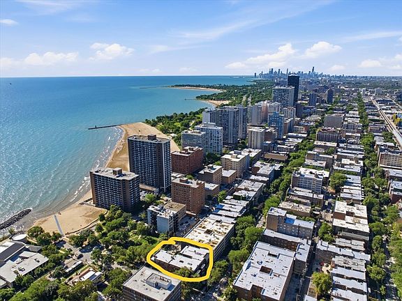 2nd image of 1023 W Thorndale Ave #1