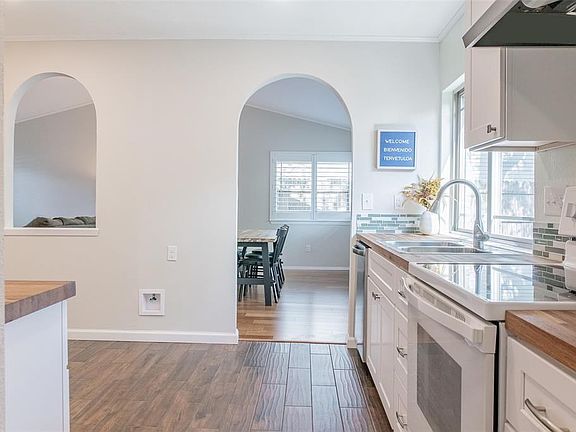 5th image of 4722 Oakwood Dr