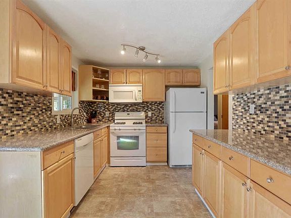 5th image of 24902 E Heather Ln