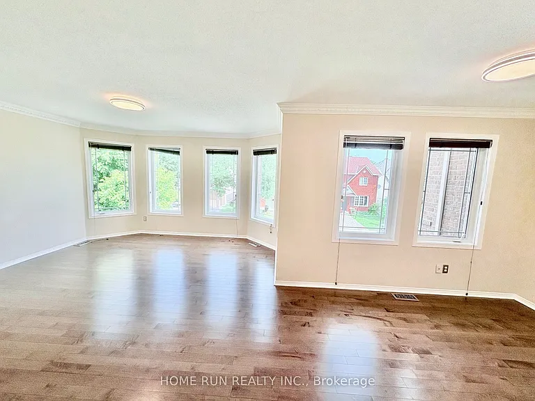 52 Collington St — Photo 22