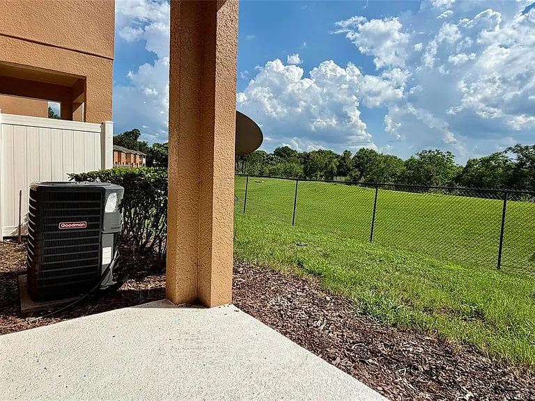 1720 Retreat View Cir — Photo 25